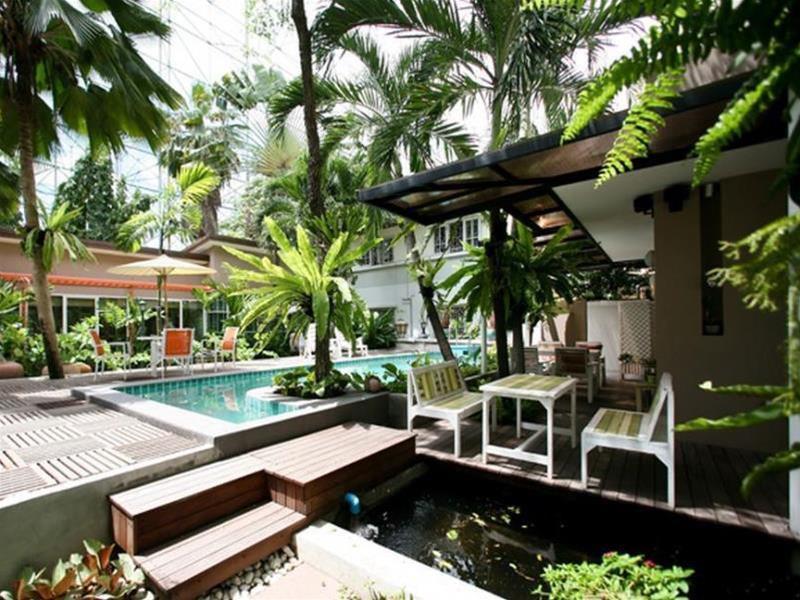 Serene Bangkok Bed And Breakfast Exterior photo