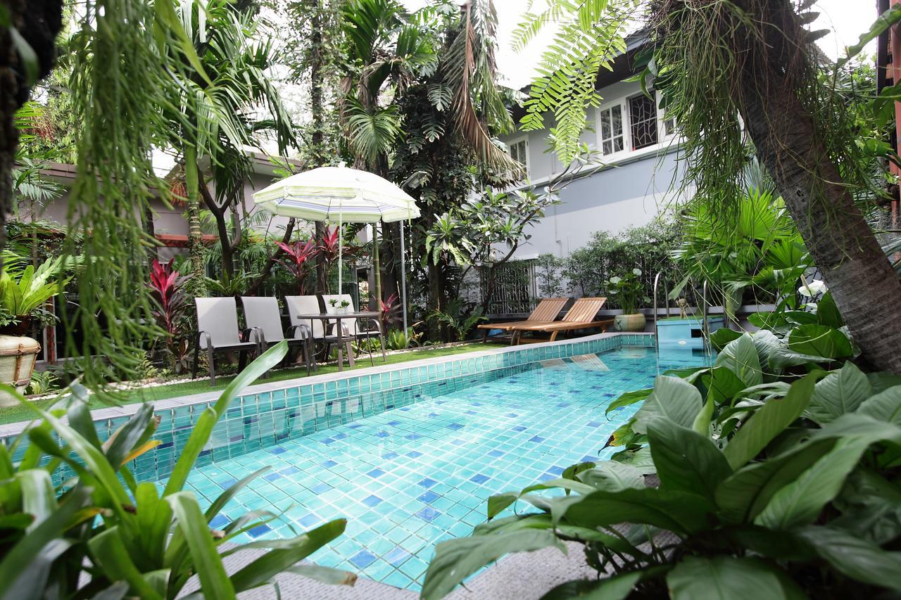 Serene Bangkok Bed And Breakfast Exterior photo