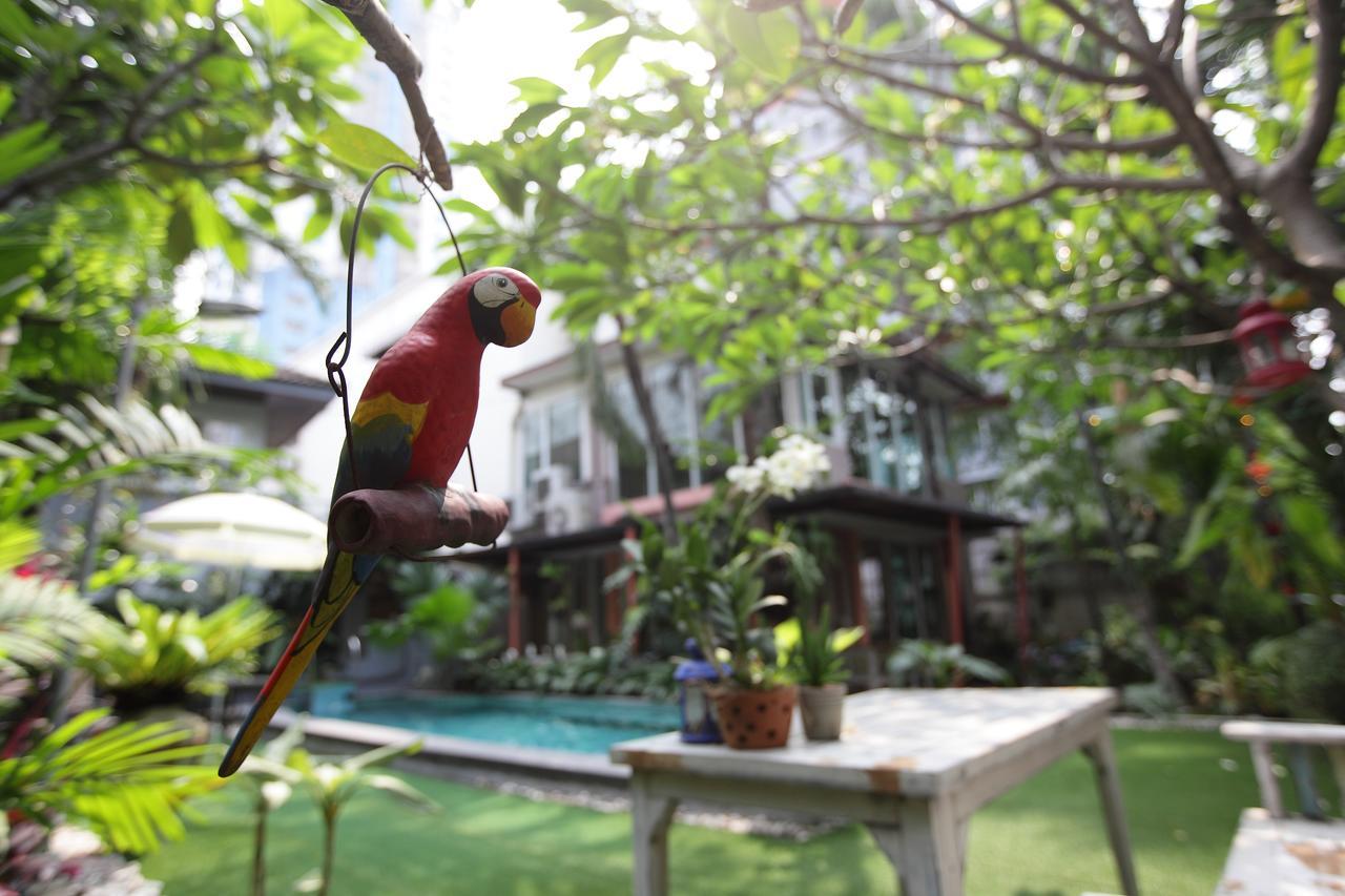 Serene Bangkok Bed And Breakfast Exterior photo